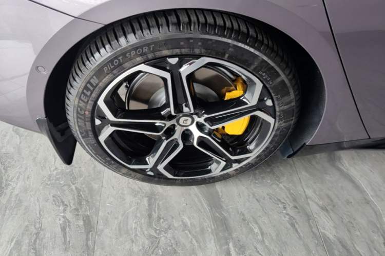 Used Xiaomi Auto SU7 2026 Model Pro Right Rear Wheel Hub