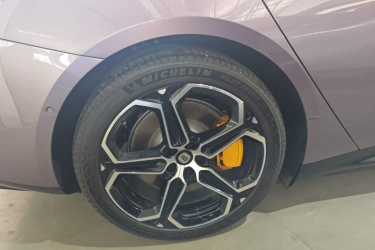 Used Xiaomi Auto SU7 2026 Model Standard Edition Right Rear Wheel Hub