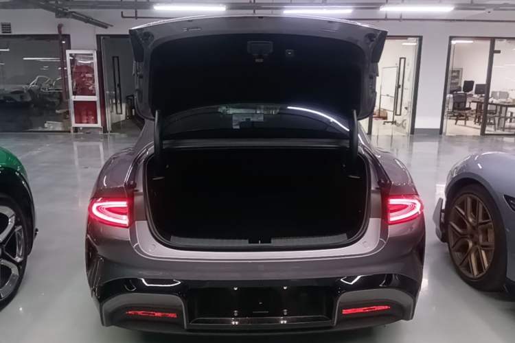Used Xiaomi Auto SU7 2026 Model Max Trunk