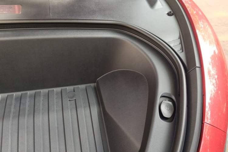 Used Xiaomi Auto SU7 2026 Model Pro Engine Bay Left