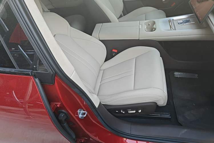 Used Xiaomi Auto SU7 2026 Model Standard Edition Right Front Seat