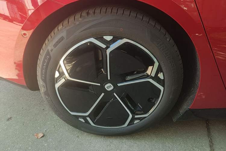 Used Xiaomi Auto SU7 2026 Model Standard Edition Right Rear Wheel Hub