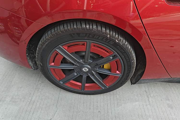 Used Xiaomi Auto SU7 2026 Model Standard Edition Right Rear Wheel Hub