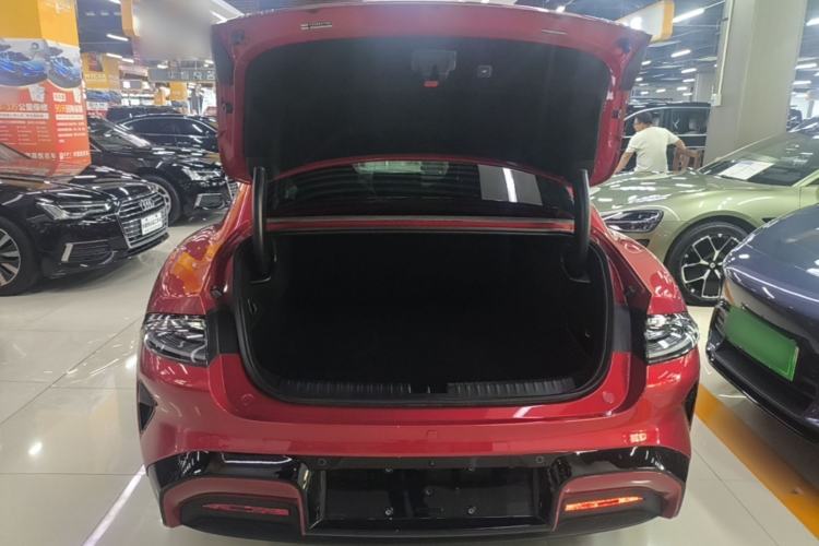 Used Xiaomi Auto SU7 2026 Model Standard Edition Trunk