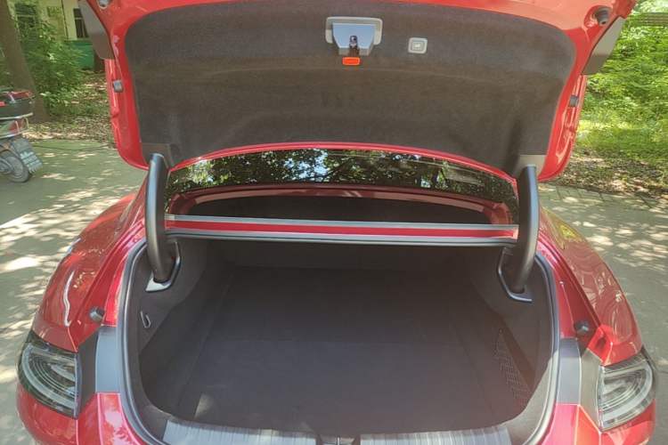 Used Xiaomi Auto SU7 2026 Model Standard Edition Trunk