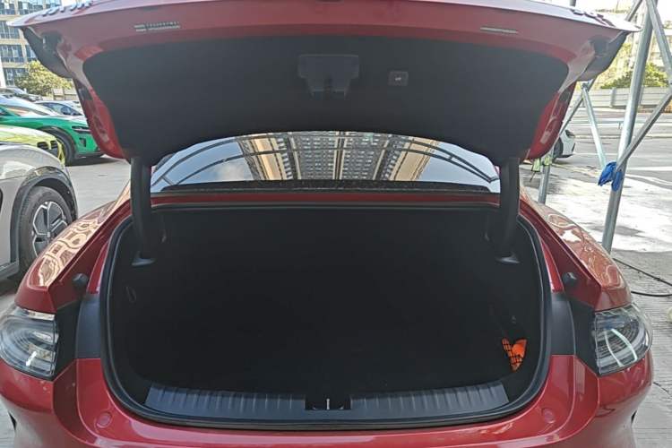Used Xiaomi Auto SU7 2026 Model Standard Edition Trunk