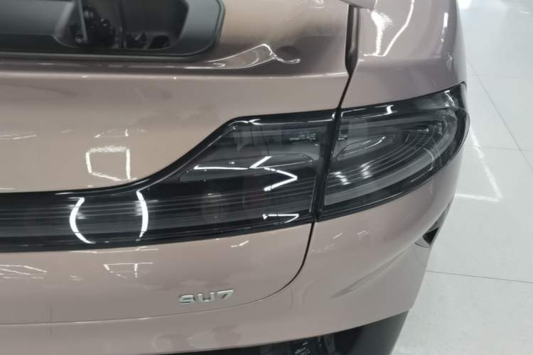 Used Xiaomi Auto SU7 2026 Model Pro Right Rear Taillight