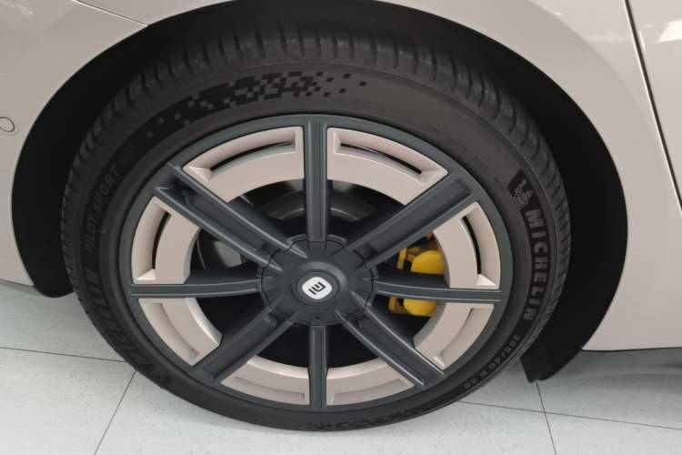 Used Xiaomi Auto SU7 2026 Model Pro Right Rear Wheel Hub