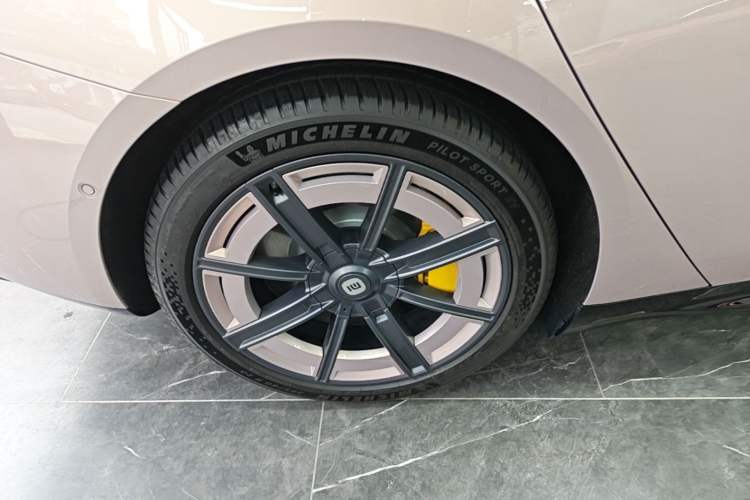 Used Xiaomi Auto SU7 2026 Model Standard Edition Right Rear Wheel Hub