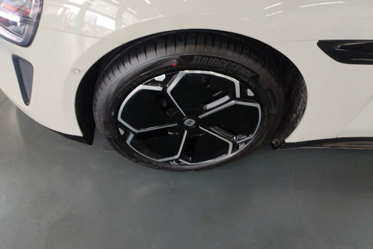 Used Xiaomi Auto SU7 2026 Model Standard Edition Exterior 4