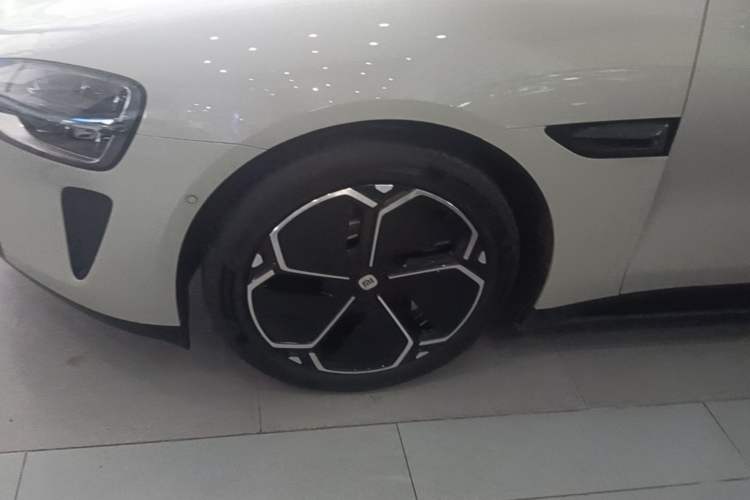 Used Xiaomi Auto SU7 2026 Model Standard Edition Left Front Wheel Hub