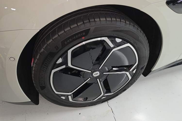 Used Xiaomi Auto SU7 2026 Model Standard Edition Left Front Wheel Hub