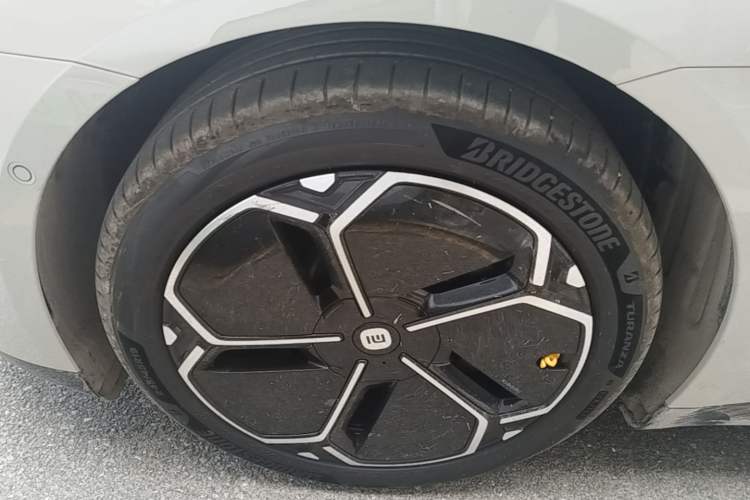 Used Xiaomi Auto SU7 2026 Model Standard Edition Left Front Wheel Hub