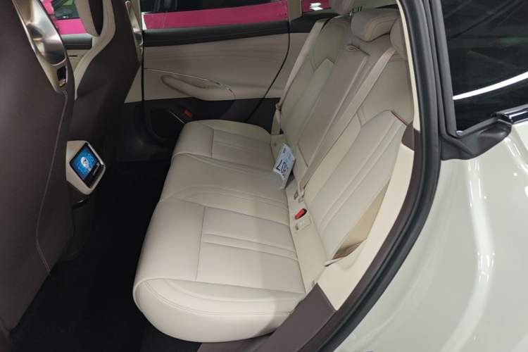 Used Xiaomi Auto SU7 2026 Model Standard Edition Left Rear Seat
