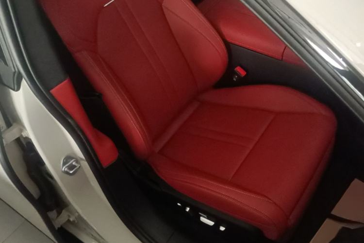 Used Xiaomi Auto SU7 2026 Model Standard Edition Right Front Seat