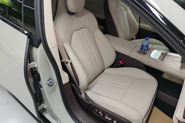 Used Xiaomi Auto SU7 2026 Model Standard Edition Right Front Seat