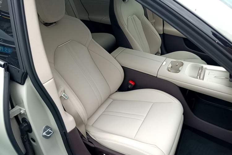 Used Xiaomi Auto SU7 2026 Model Standard Edition Right Front Seat