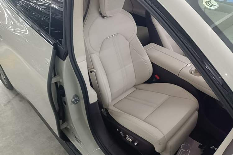 Used Xiaomi Auto SU7 2026 Model Standard Edition Right Front Seat