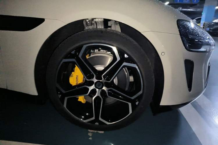 Used Xiaomi Auto SU7 2026 Model Standard Edition Right Front Wheel Hub