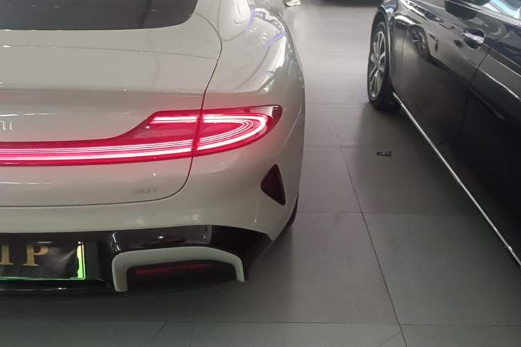 Used Xiaomi Auto SU7 2026 Model Standard Edition Right Rear Taillight
