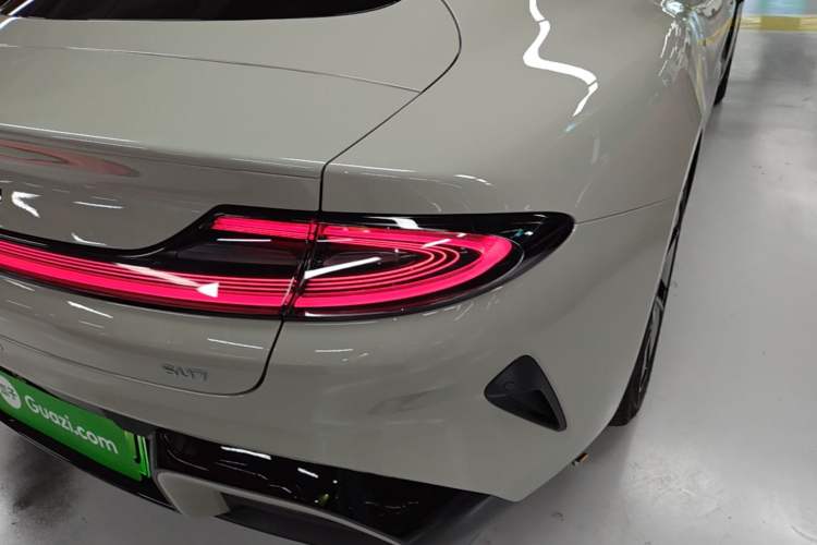 Used Xiaomi Auto SU7 2026 Model Standard Edition Right Rear Taillight
