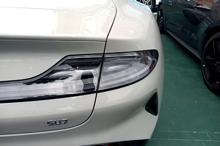 Used Xiaomi Auto SU7 2026 Model Standard Edition Right Rear Taillight