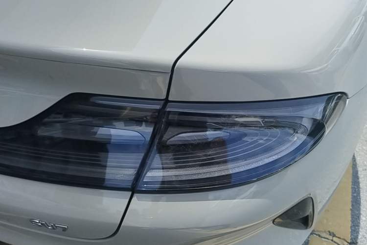 Used Xiaomi Auto SU7 2026 Model Standard Edition Right Rear Taillight