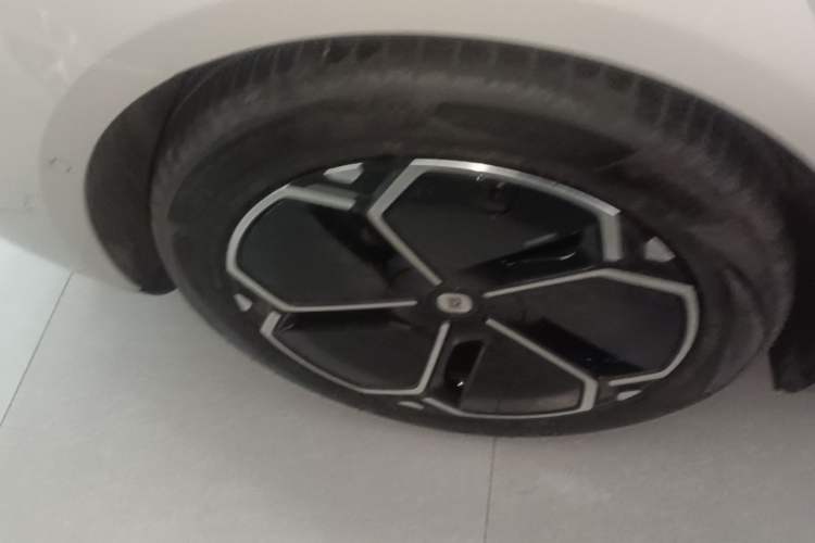 Used Xiaomi Auto SU7 2026 Model Standard Edition Right Rear Wheel Hub