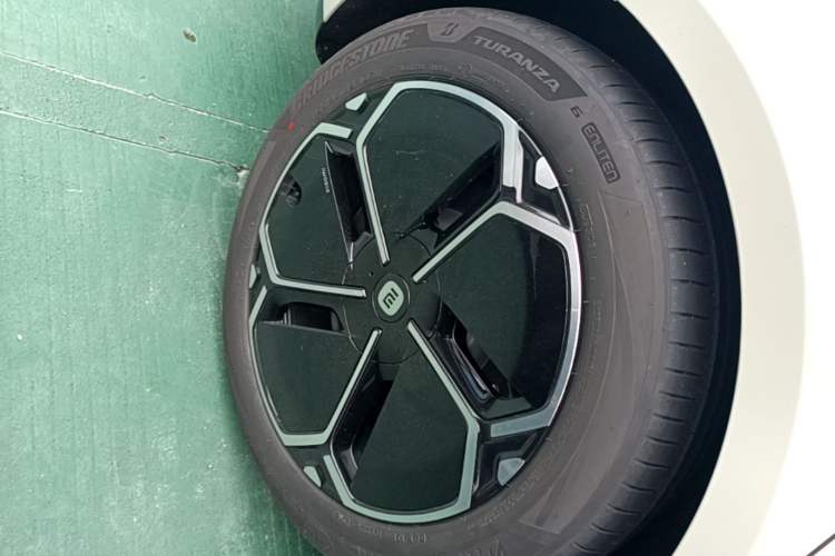 Used Xiaomi Auto SU7 2026 Model Standard Edition Right Rear Wheel Hub