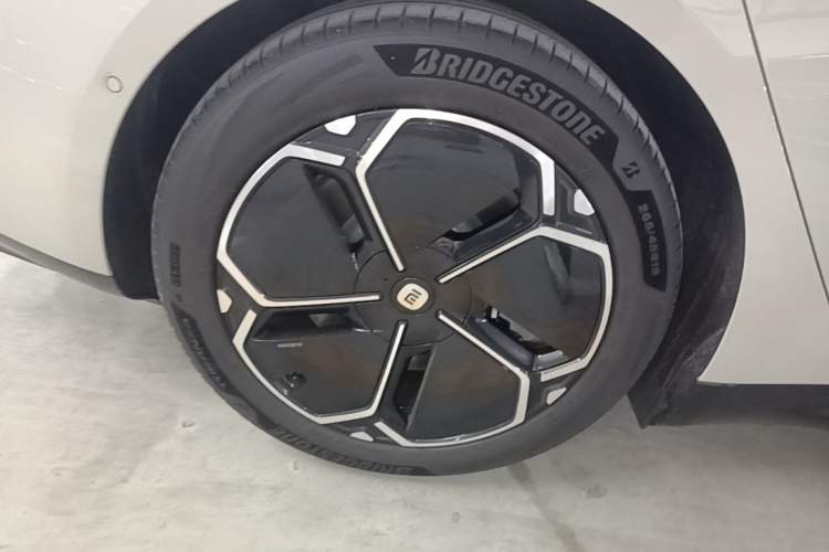 Used Xiaomi Auto SU7 2026 Model Standard Edition Right Rear Wheel Hub