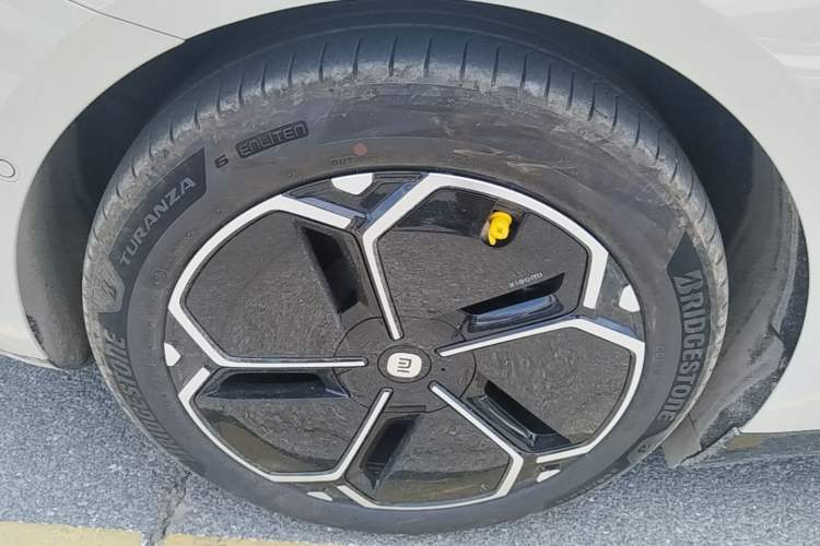 Used Xiaomi Auto SU7 2026 Model Standard Edition Right Rear Wheel Hub
