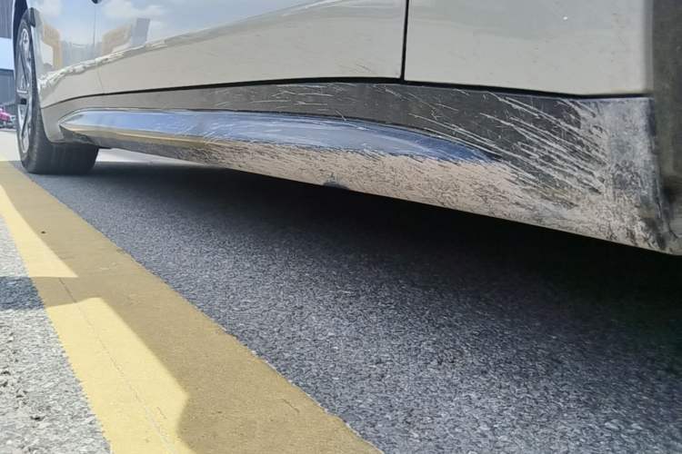 Used Xiaomi Auto SU7 2026 Model Standard Edition Right Side Sill