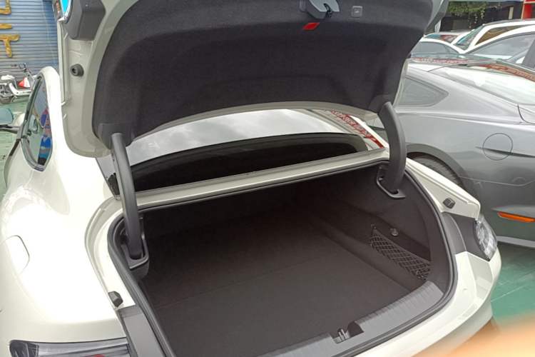 Used Xiaomi Auto SU7 2026 Model Standard Edition Trunk
