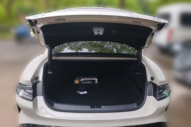Used Xiaomi Auto SU7 2026 Model Standard Edition Trunk
