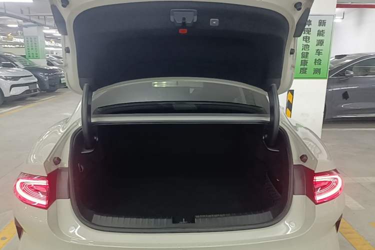 Used Xiaomi Auto SU7 2026 Model Standard Edition Trunk