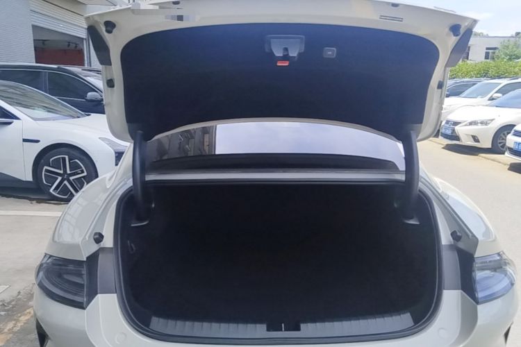 Used Xiaomi Auto SU7 2026 Model Standard Edition Trunk