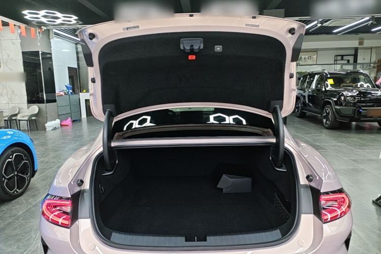 Used Xiaomi Auto SU7 2026 Model Standard Edition Trunk