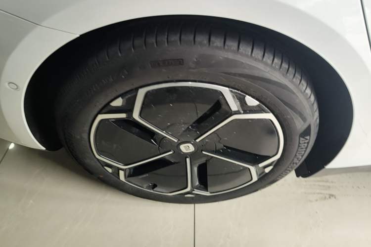 Used Xiaomi Auto SU7 2026 Model Standard Edition Exterior 5