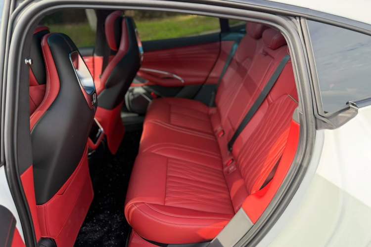 Used Xiaomi Auto SU7 2026 Model Max Interior 4