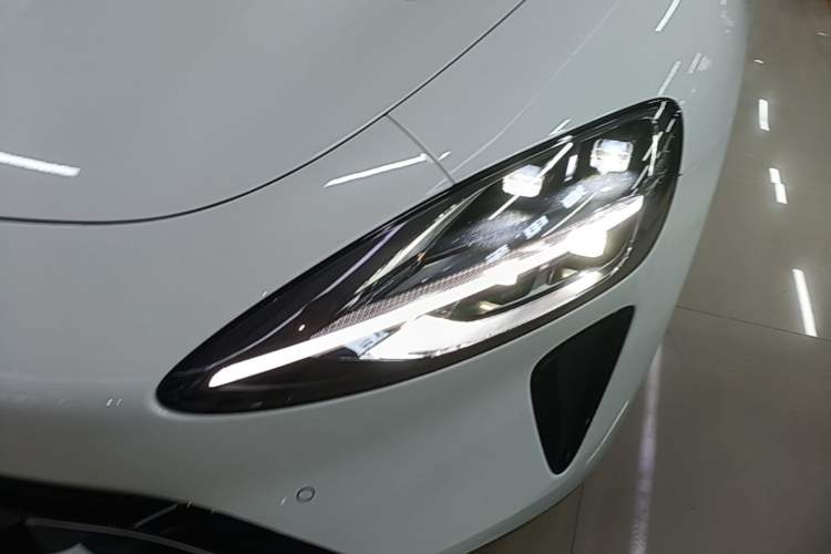 Used Xiaomi Auto SU7 2026 Model Standard Edition Left Front Headlight