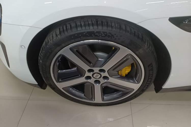 Used Xiaomi Auto SU7 2026 Model Standard Edition Left Front Wheel Hub