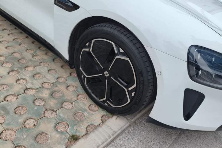 Used Xiaomi Auto SU7 2026 Model Pro Right Front Wheel Hub
