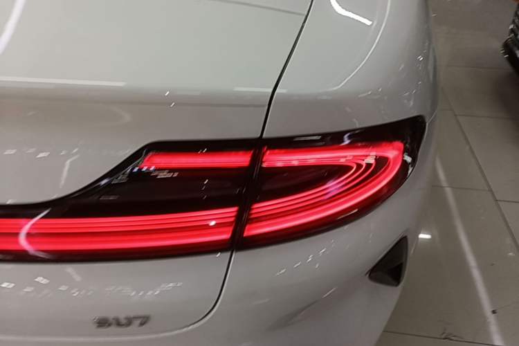 Used Xiaomi Auto SU7 2026 Model Standard Edition Right Rear Taillight