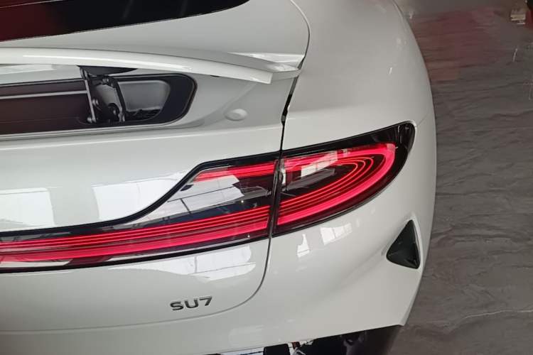 Used Xiaomi Auto SU7 2026 Model Pro Right Rear Taillight