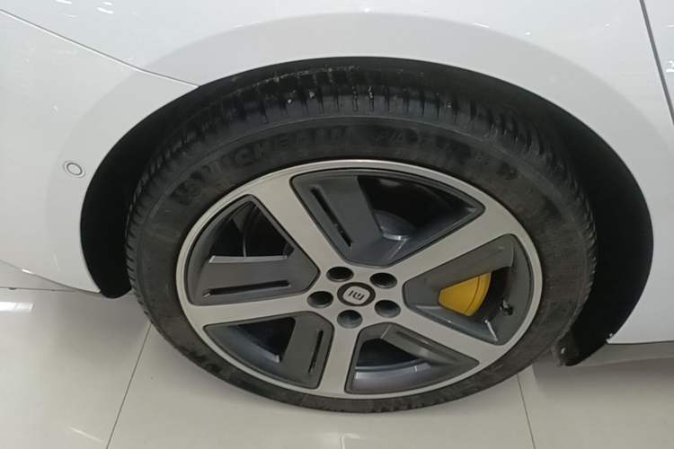 Used Xiaomi Auto SU7 2026 Model Standard Edition Right Rear Wheel Hub