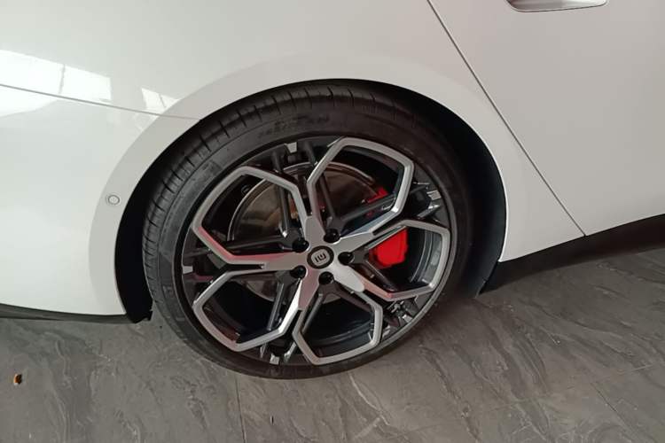 Used Xiaomi Auto SU7 2026 Model Max Right Rear Wheel Hub