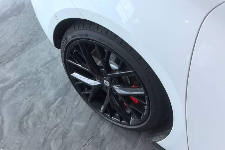 Used Xiaomi Auto SU7 2026 Model Max Right Rear Wheel Hub