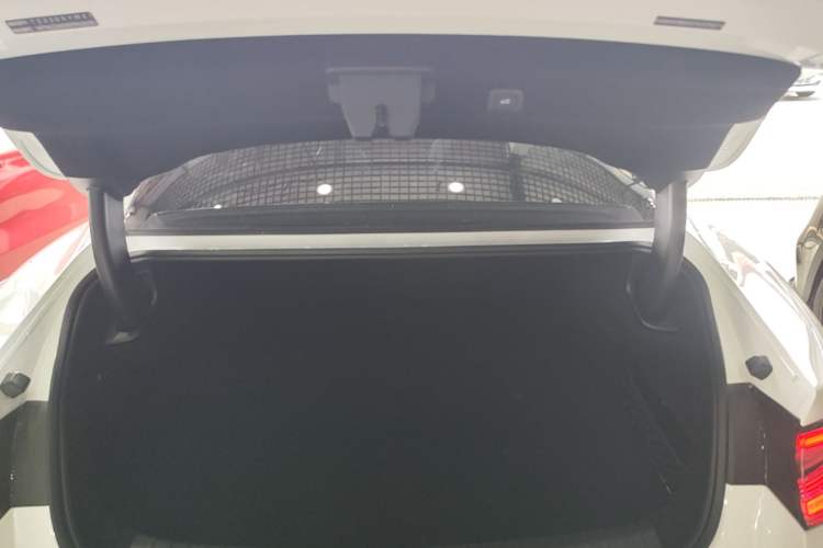 Used Xiaomi Auto SU7 2026 Model Standard Edition Trunk