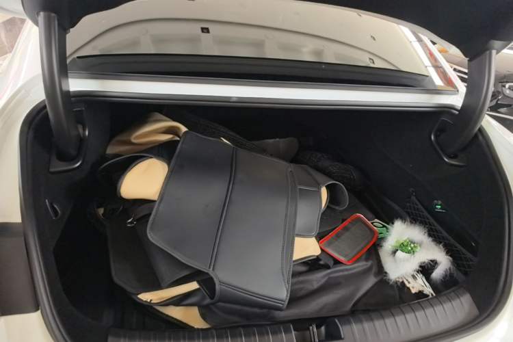 Used Xiaomi Auto SU7 2026 Model Standard Edition Trunk