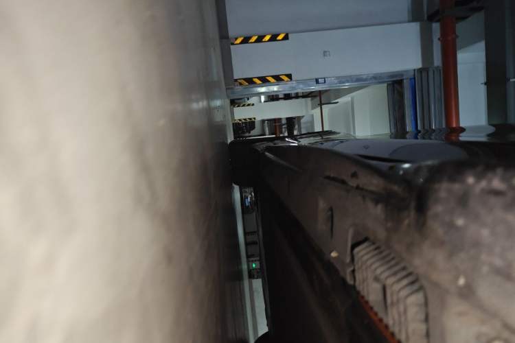 Used Xiaomi Auto SU7 Ultra 2025 Ultra Model Chassis Front Right